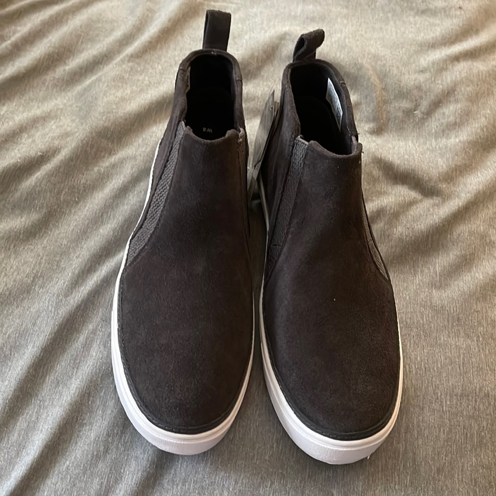 TOMS LOW TOP SNEAKERS GREY SUEDE BRAND NEW SIZE 8